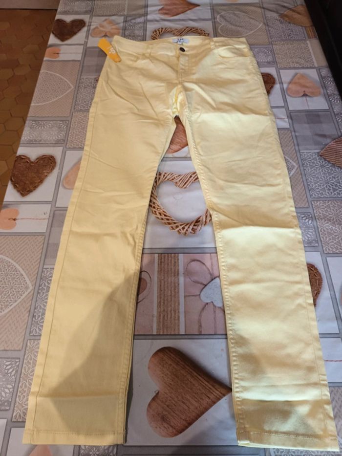 Jolie pantalon jaune