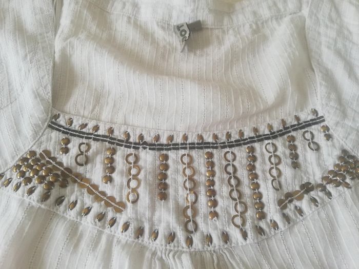 Haut blanc avec beabs sur décolleté taille 36 - photo numéro 3