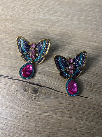 Boucles. D’oreille acier papillon strass