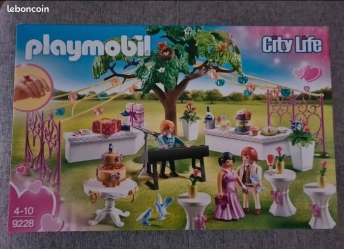 Playmobil City life 9228 + Limousine 9227 + Couple de Mariés 6871 - photo numéro 2