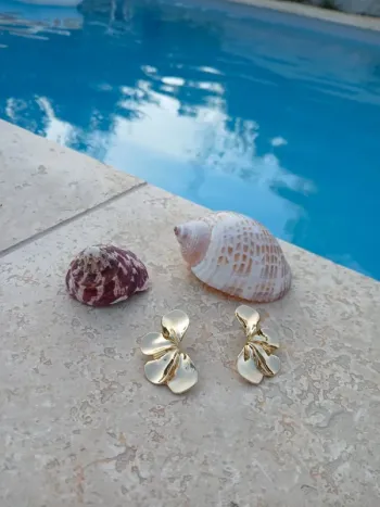 Boucles d'oreilles motif fleur doré or acier inoxydable