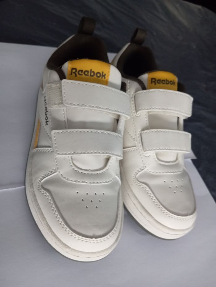 Basquette Reebok enfant  taille 30 - photo numéro 3