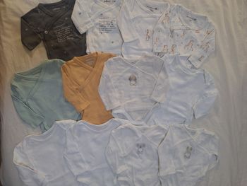 Lot de 12 bodies, 1 mois