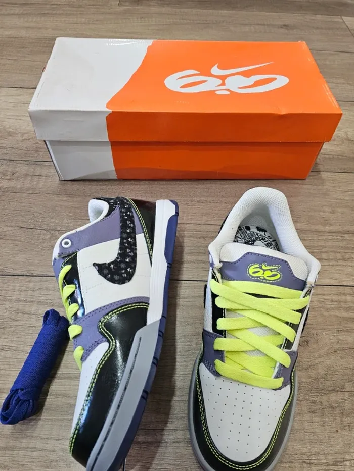 Très belles baskets Nike Air Mogan, blancnoir, pointure 38,5 - photo numéro 5