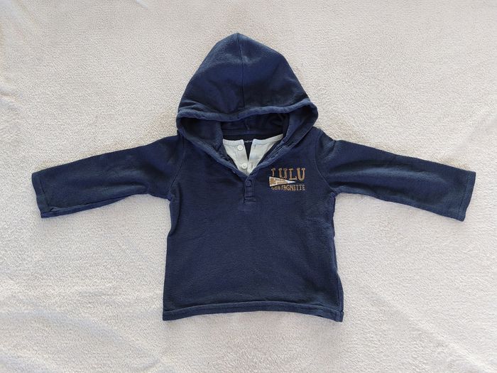 T shirt à capuche bleu ML 18 mois