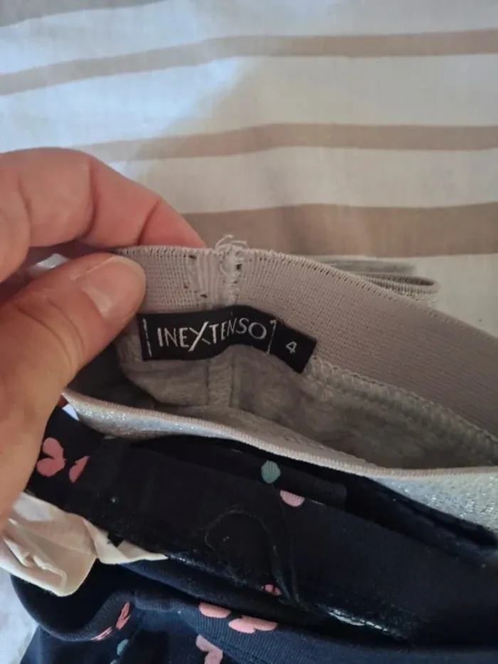 Lot 4 ans vêtements habits 2 ensembles pantalon pantacourt tee shirt - photo numéro 8