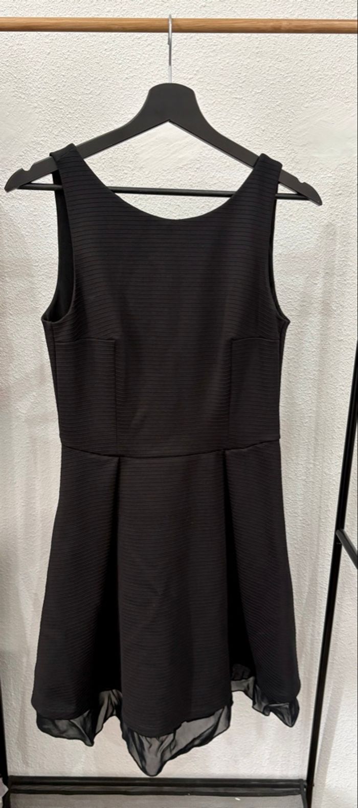 Robe noire texturée à relief col V avec poches Zara - Taille M - photo numéro 1