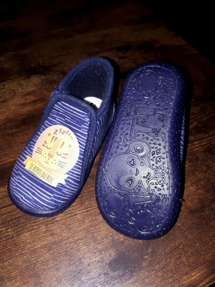Chaussons 19 comme neuf - photo numéro 2