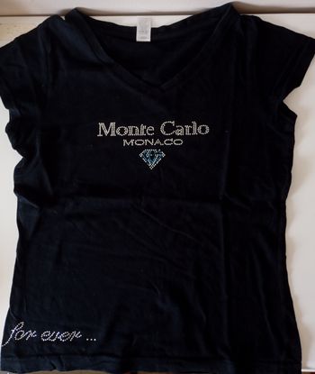 Tee-shirt noir sans manches. Taille S. Coton . Strass . Très bon état