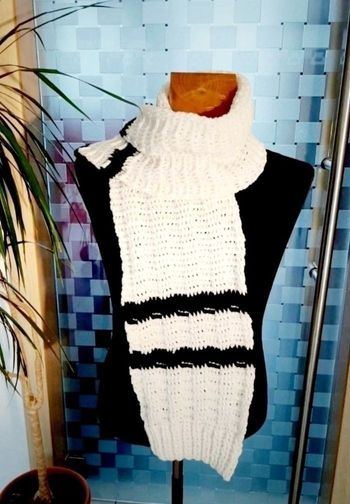 Echarpe blanche et noir