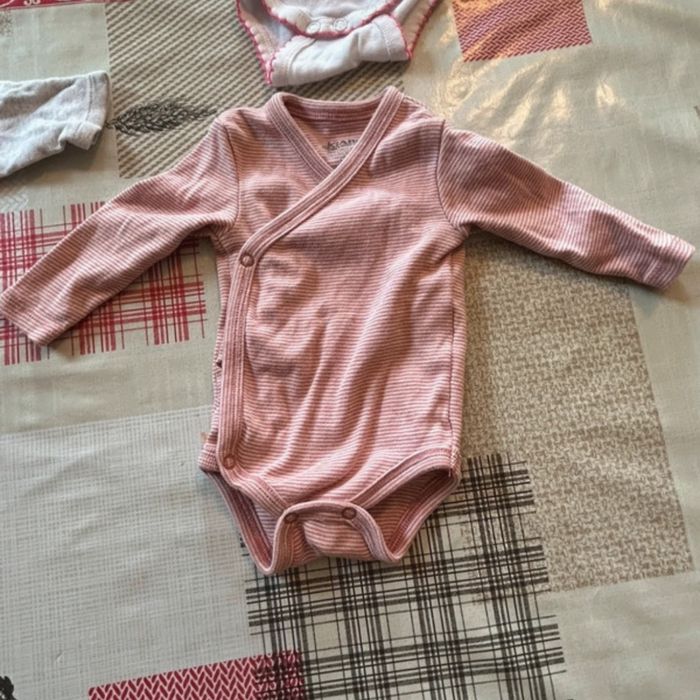 Body fille 01 mois - photo numéro 2