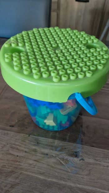 Seau de lego cube