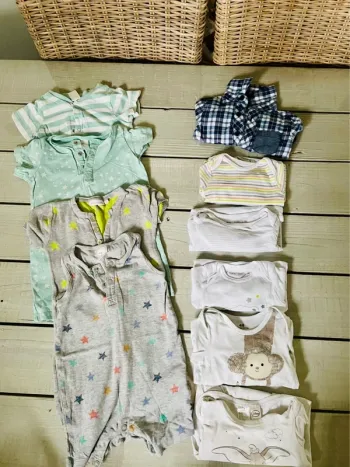 Lot bodies/barboteuses 9 mois