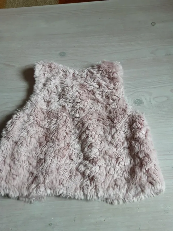 Gilet fourrure rose pâle T. 8-9 ans - photo numéro 3
