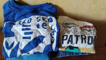 Lots de différents vêtements taille 122 128 cm