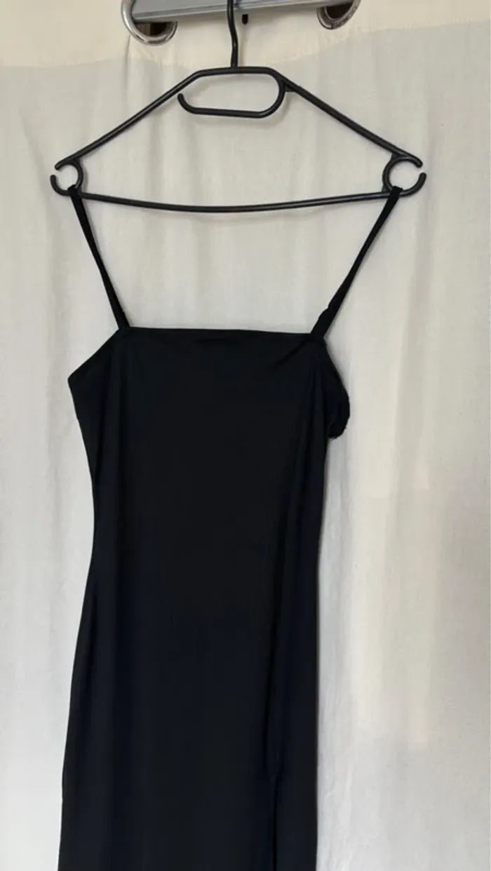 Robe longue moulante noire avec fente - photo numéro 4