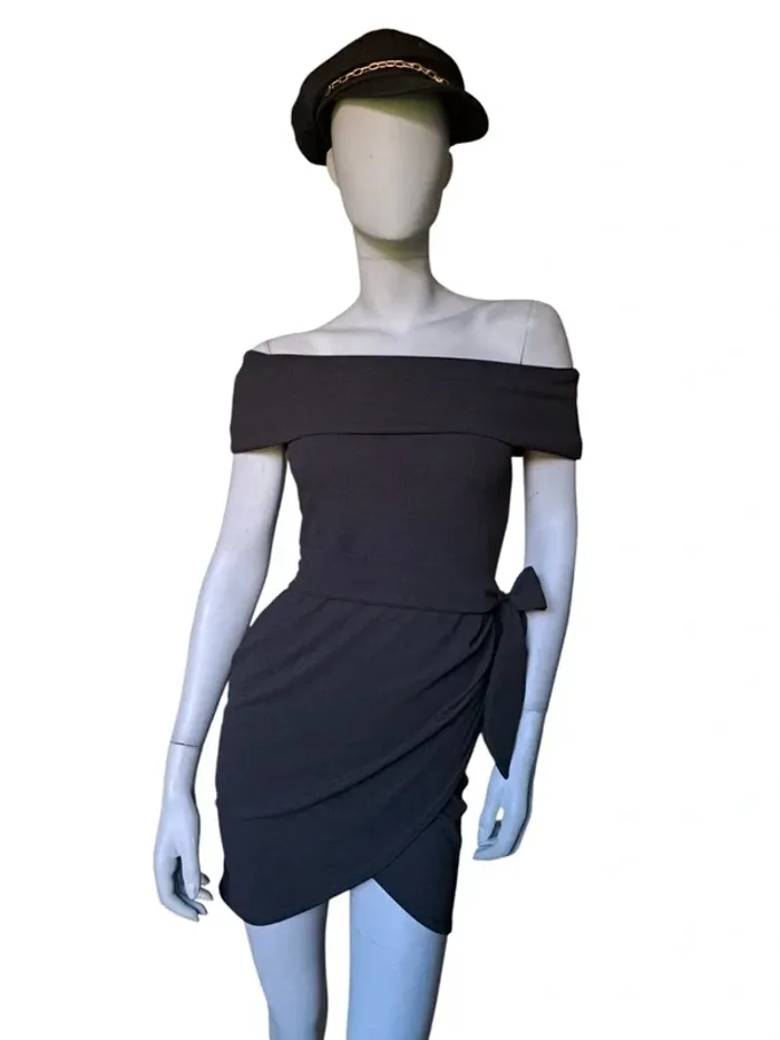 Robe noire moulante