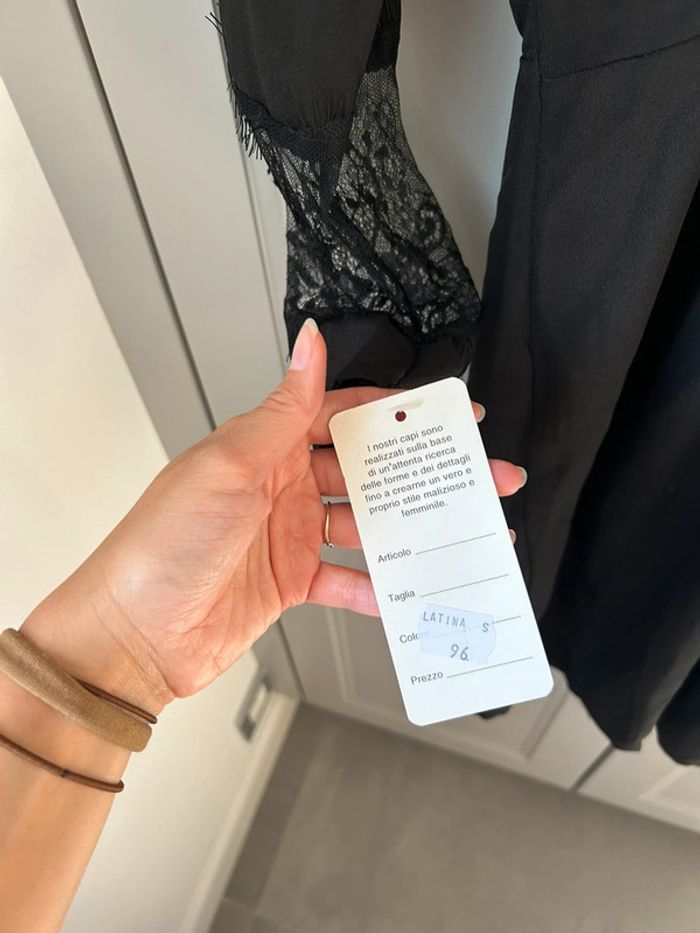 Robe noire dentelle dos - photo numéro 2