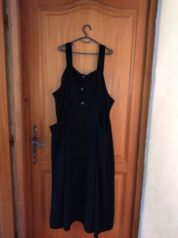 Robe noire a bouton