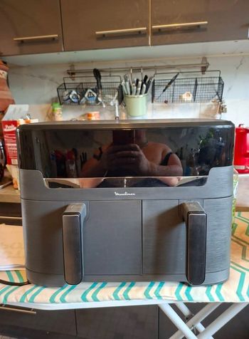 Dual easy fry moulinex 11 L neuf juste essayer
Encore garanti jusqu'au 1 novembre 2026 avec facture 
Prix 160 euro
Idéale pour cadeau Noël jai olus la boîte