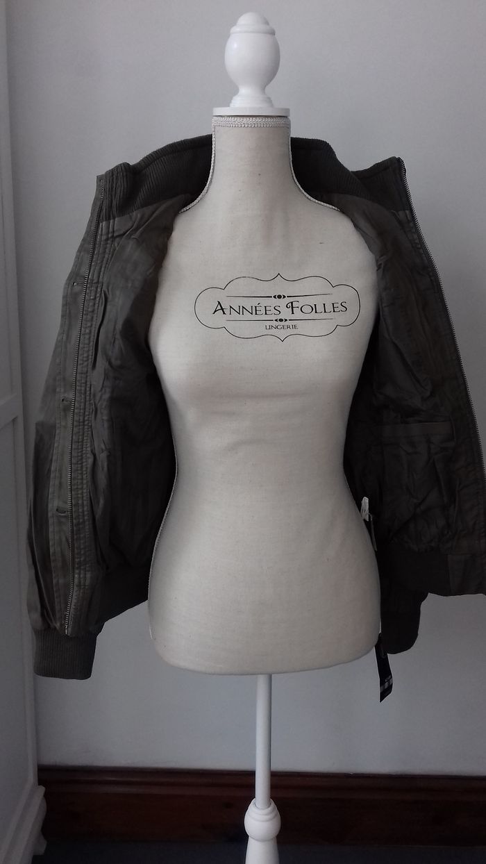 BLOUSON KAKI SIMILICUIR - KIABI - T.38 - NEUF - photo numéro 6