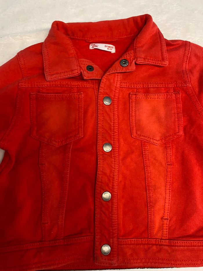 Très belle veste style jeans rouge 2 ans dpam - photo numéro 2