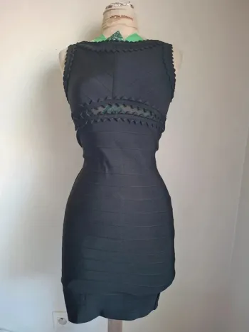 Robe noire bandage, sexy et élégante chic - neuve, taille S