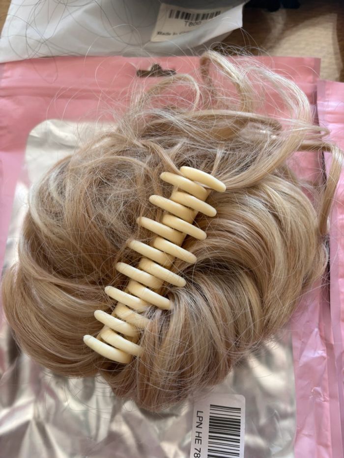 Lot extension cheveux / pince chignon cheveux neuf - photo numéro 2