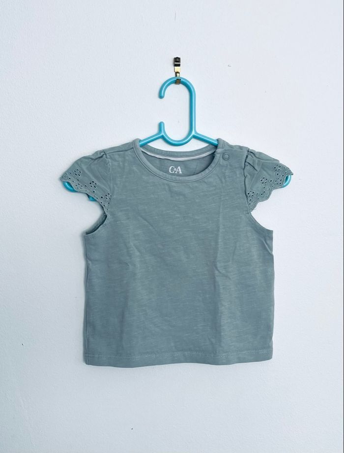 Ensemble neuf salopette short « C&A baby » T6 mois - photo numéro 3