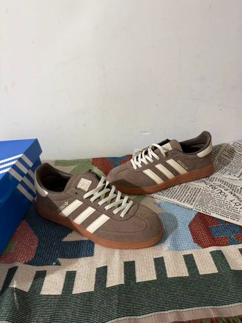 Völlig neue Adidas mit originalem Karton.