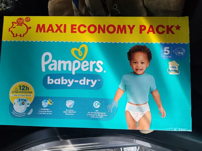 Lot 94 couches Pampers Baby Dry taille 5