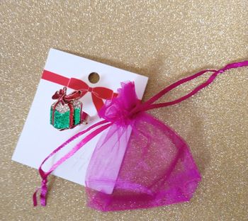 Bague en forme de cadeau