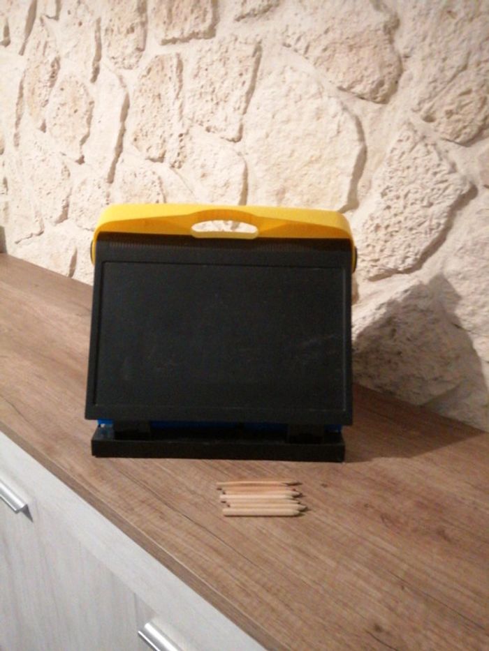 Pupitre pour enfants "Les minions" - photo numéro 4