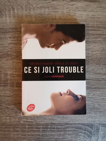 Livre Ce si joli trouble de Cora Carmack