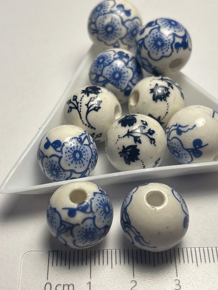 A563, 10 grosses perles en porcelaine de 15mm Motifs floraux bleus ou noirs - photo numéro 4