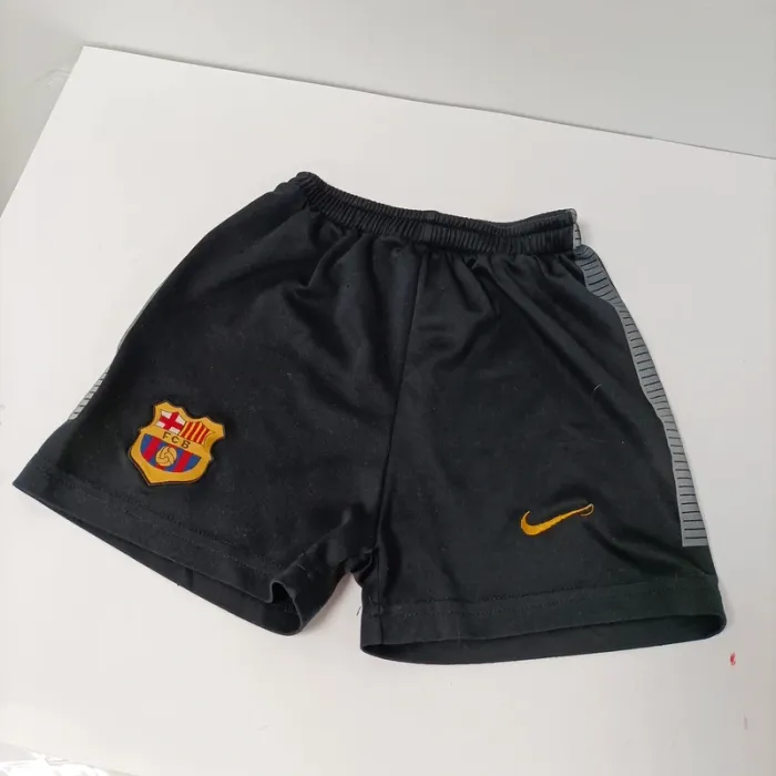 Lot garçon 9-10 ans rentrée scolaire : 2 jeans, 1 pantalon, 4 shorts (Nike, Kipsta, Barça) L024 - photo numéro 4