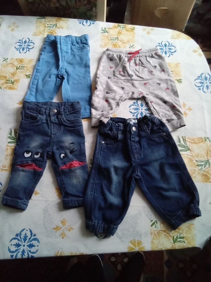 Lot pantalons garçons t 6 mois