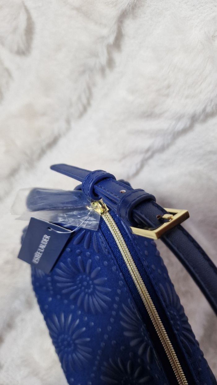 Pochette / Mini sac Estée Lauder + Set soin visage – NEUF - photo numéro 9