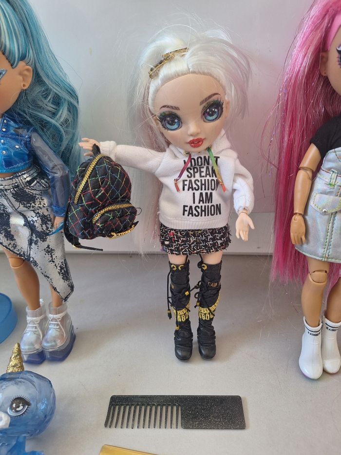 Lot poupées rainbow high avec dressing et accessoires - photo numéro 3