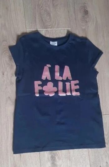 Tee-shirt MC tape à l'oeil bleu marine "à la folie" 8 ans en parfait état