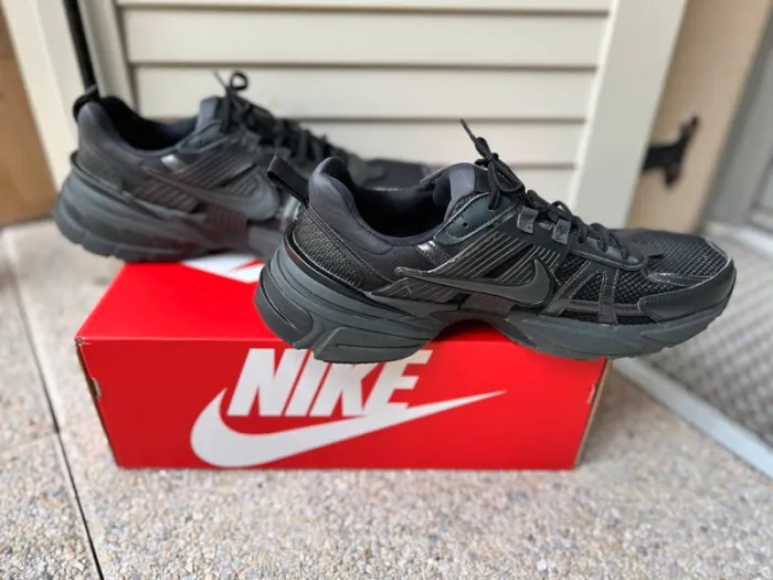 Chaussures baskets homme Nike v2k run taille 47 - photo numéro 2
