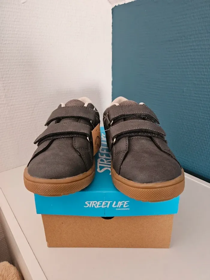 Chaussures baskets grises étoiles neuves 30 - photo numéro 2