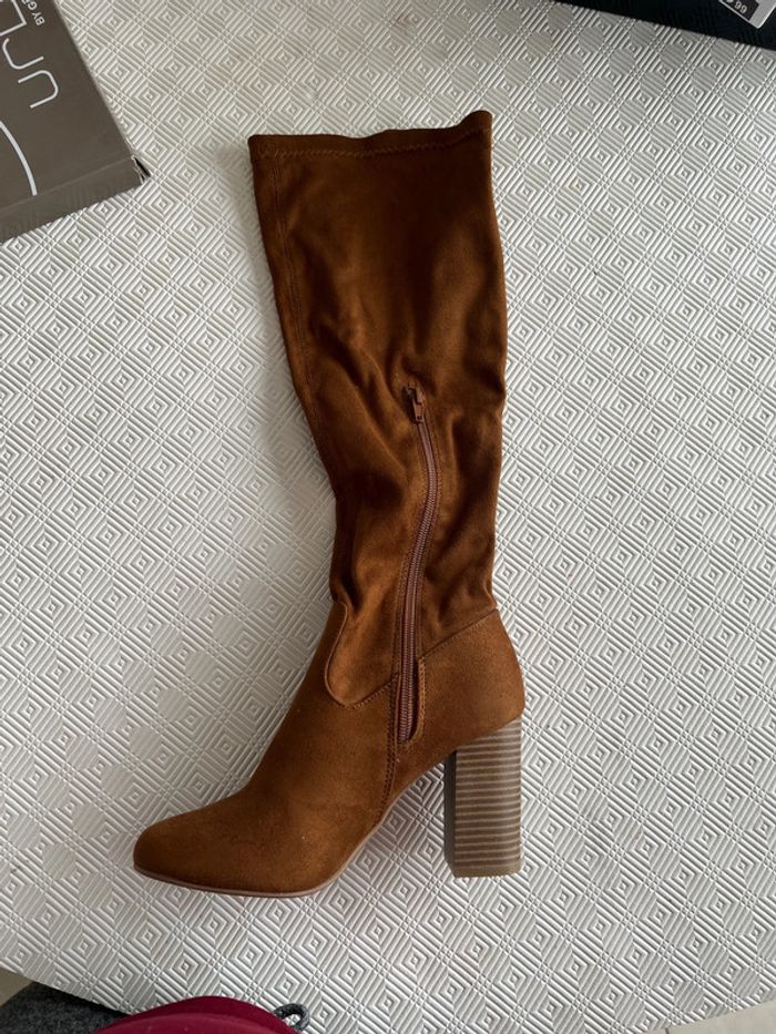 Bottes en daim neuves - photo numéro 2