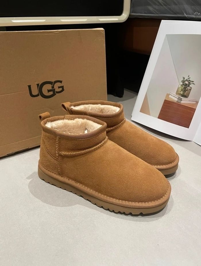 Bottes Ugg mini taille 40 - photo numéro 6