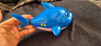 Joli Bébé Requin bleu pour le bain ou le jeu