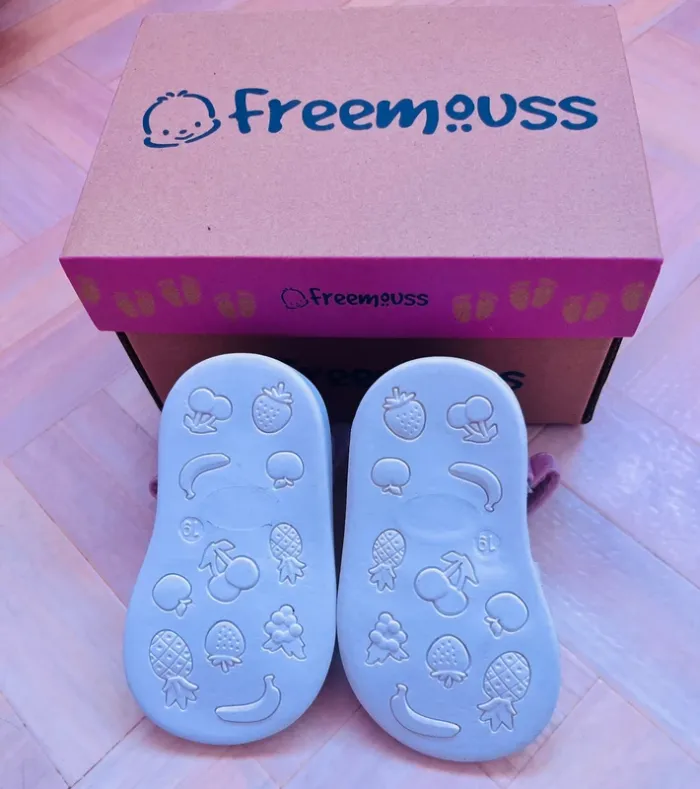 Chaussures sandales ouvertes neuves Taille 19 - photo numéro 4