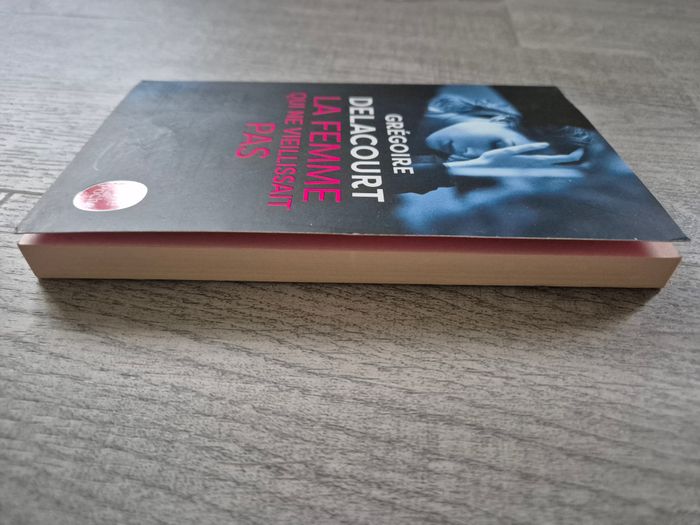 Livre "La femme qui ne vieillissait pas" Grégoire Delacourt - photo numéro 6