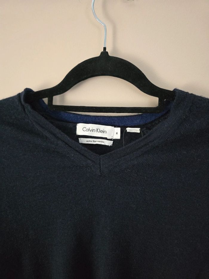 Pull Calvin Klein col V laine mérinos extra fine bleu marine homme taille M - photo numéro 3
