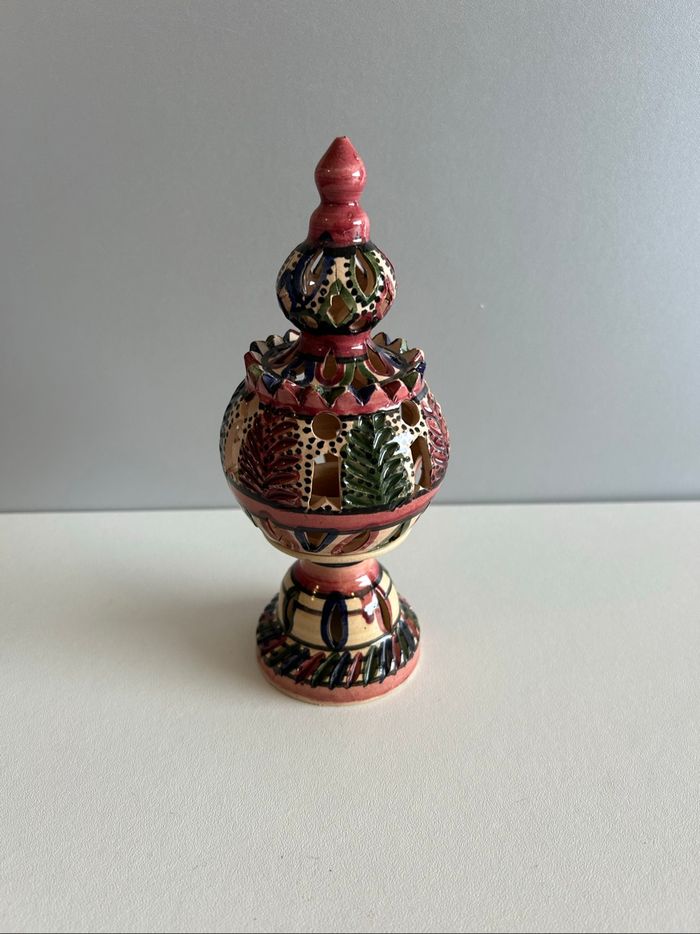 Brûleur à cône / photophore artisanal en céramique – 19 cm