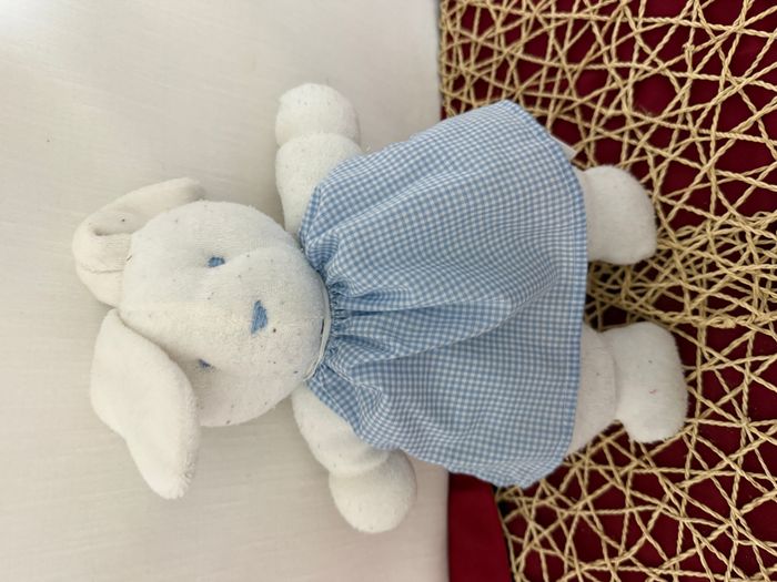 Doudou peluche Lapin blanc tablier bleu blanc vichy Klorane